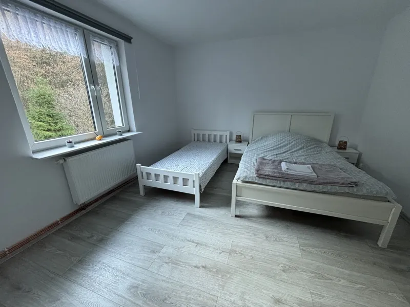 Pokój dwuosobowy z łóżkiem małżeńskim – noclegi Dolina Będkowska